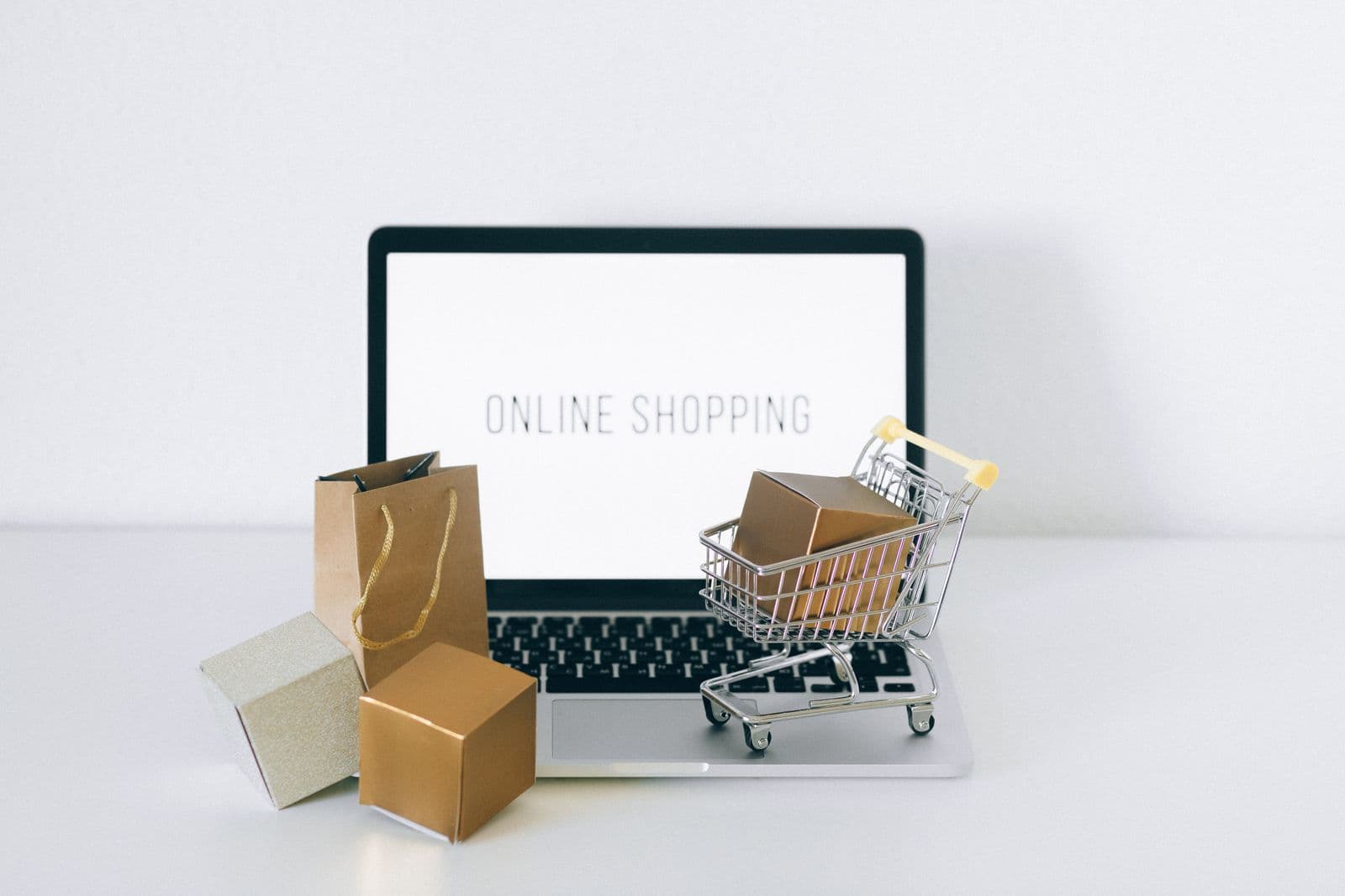 Ecommerce order box in a shopping cart